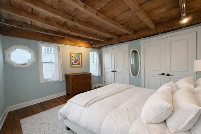 24 Houston Avenue, Newport, RI 02840