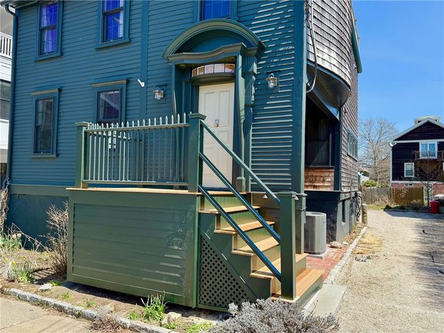 24 Houston Avenue, Newport, RI 02840