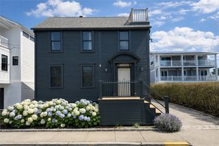 24 Houston Avenue, Newport, RI 02840
