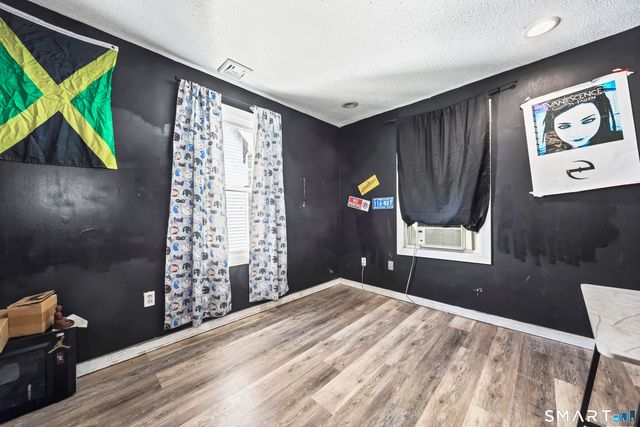 32 Greenwood Street, New Britain, CT 06051