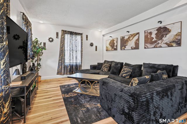 32 Greenwood Street, New Britain, CT 06051
