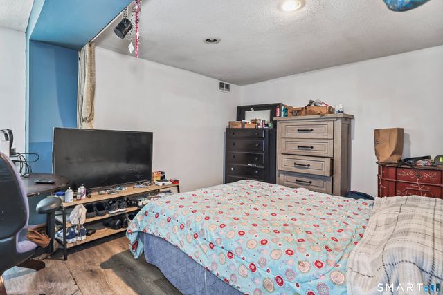 32 Greenwood Street, New Britain, CT 06051