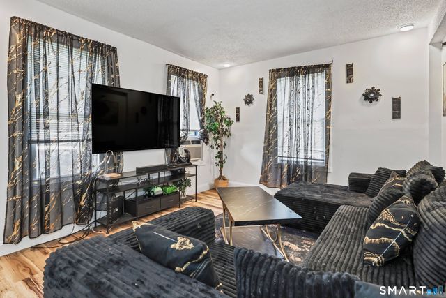 32 Greenwood Street, New Britain, CT 06051