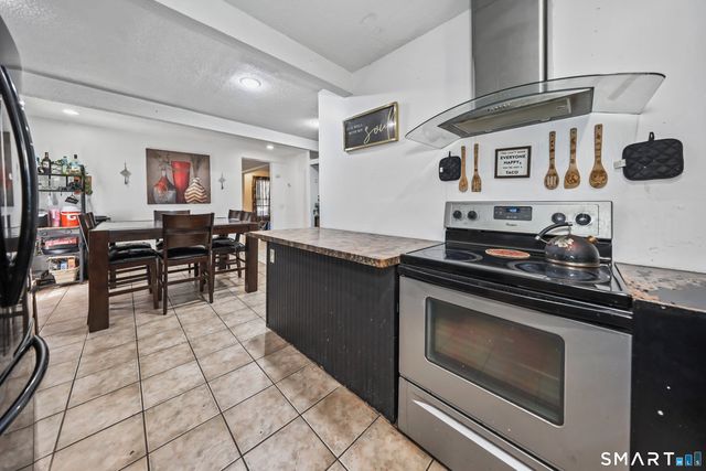 32 Greenwood Street, New Britain, CT 06051