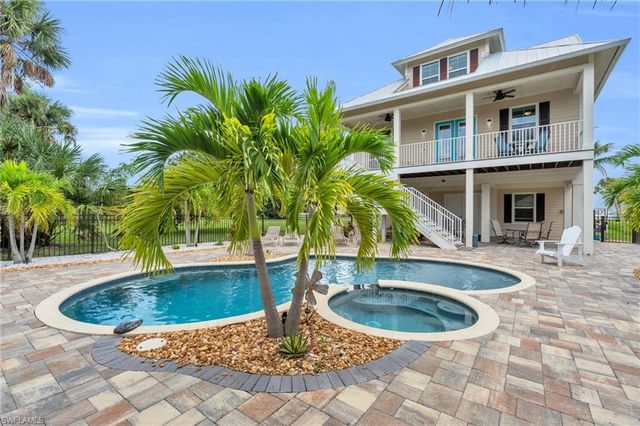 830 San Carlos DR, Fort Myers Beach, FL 33931