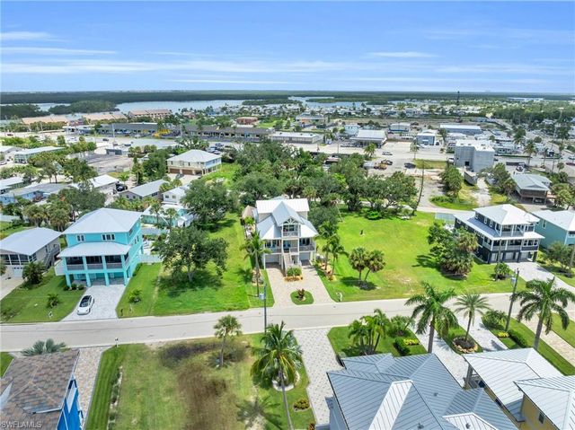 830 San Carlos DR, Fort Myers Beach, FL 33931