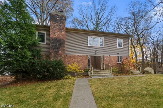 53 Pequot Rd, Ringwood Boro, NJ 07456