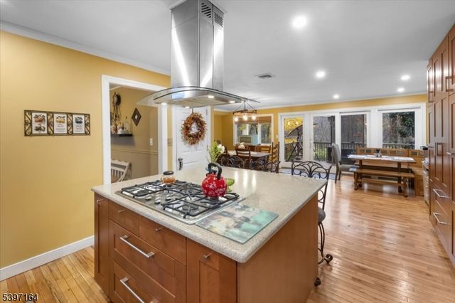 53 Pequot Rd, Ringwood Boro, NJ 07456