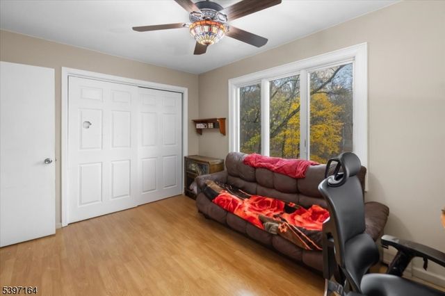 53 Pequot Rd, Ringwood Boro, NJ 07456