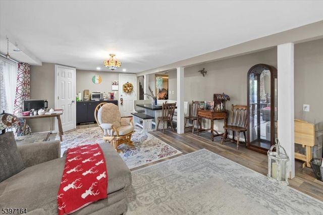 53 Pequot Rd, Ringwood Boro, NJ 07456