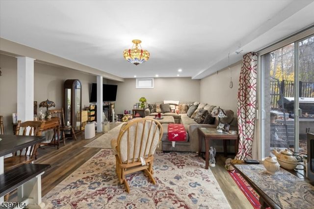 53 Pequot Rd, Ringwood Boro, NJ 07456