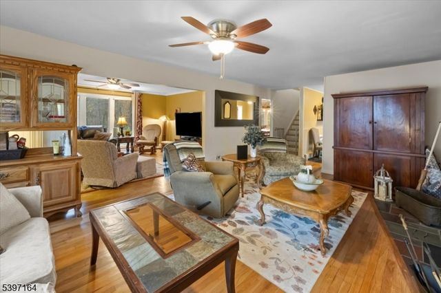 53 Pequot Rd, Ringwood Boro, NJ 07456