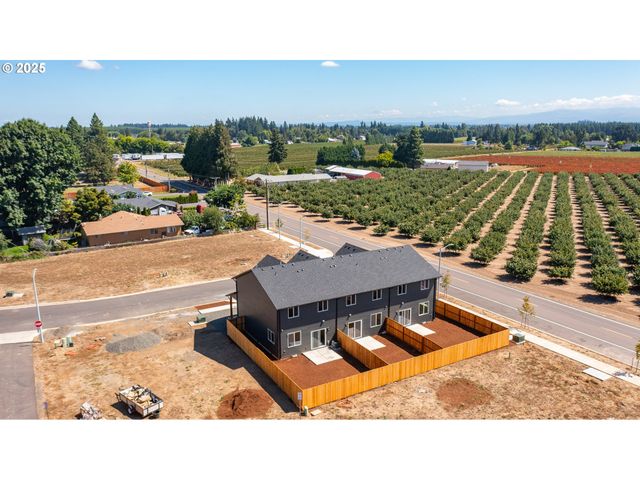 -1 Barn St, Woodburn, OR 97071