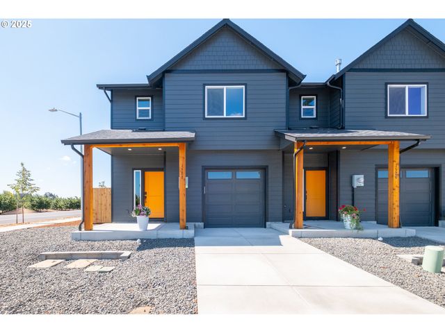 -1 Barn St, Woodburn, OR 97071