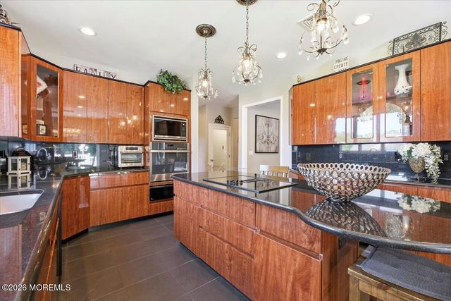 9 Landmark Lane, Marlboro, NJ 07746