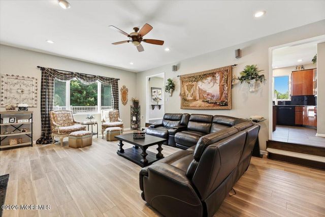 9 Landmark Lane, Marlboro, NJ 07746
