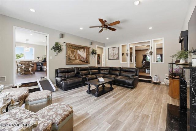 9 Landmark Lane, Marlboro, NJ 07746