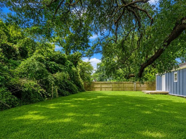 12313 23rd Street, Santa Fe, TX 77510