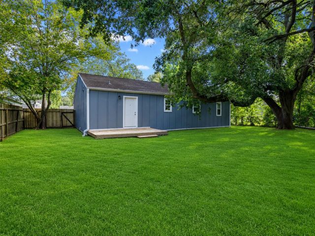 12313 23rd Street, Santa Fe, TX 77510