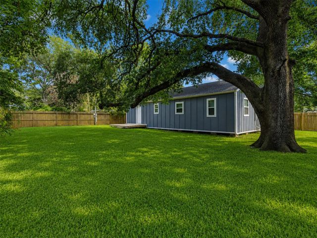 12313 23rd Street, Santa Fe, TX 77510