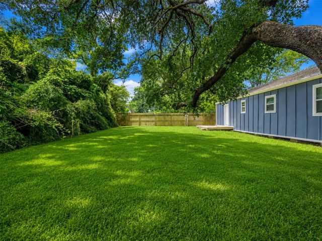 12313 23rd Street, Santa Fe, TX 77510