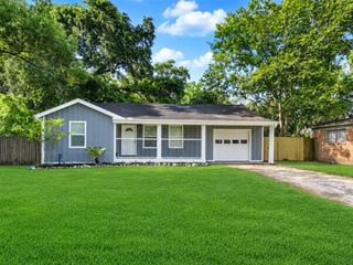 12313 23rd Street, Santa Fe, TX 77510