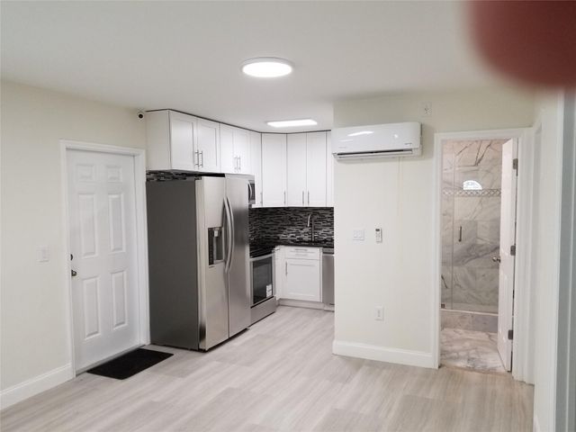 4217 SW 61st Avenue, Davie, FL 33314