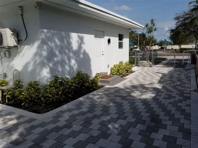 4217 SW 61st Avenue, Davie, FL 33314