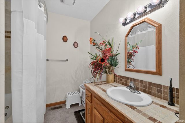 9557 S Lake Ridge Dr Unit 140, Bloomington, IN 47401
