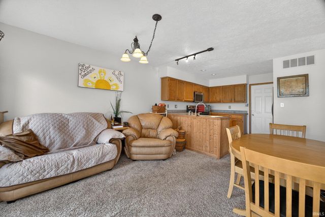 9557 S Lake Ridge Dr Unit 140, Bloomington, IN 47401