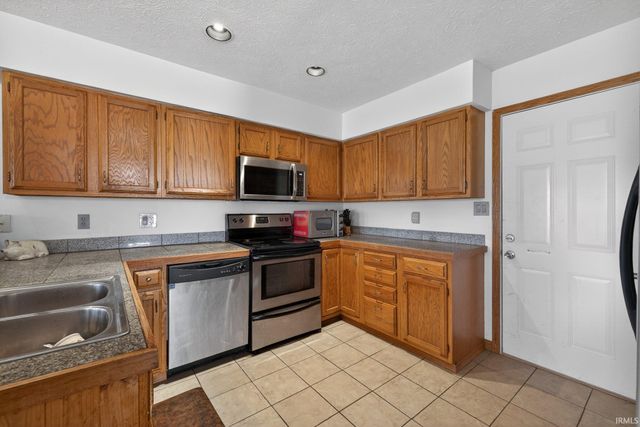 9557 S Lake Ridge Dr Unit 140, Bloomington, IN 47401