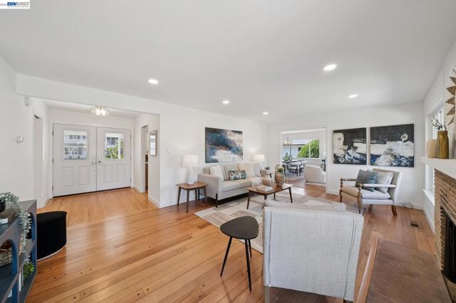 13048 Brookpark Rd, Oakland, CA 94619