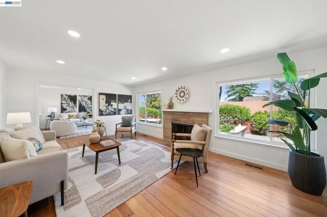 13048 Brookpark Rd, Oakland, CA 94619