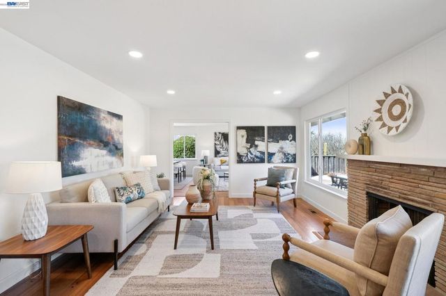 13048 Brookpark Rd, Oakland, CA 94619