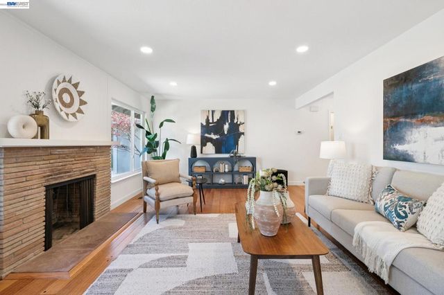 13048 Brookpark Rd, Oakland, CA 94619