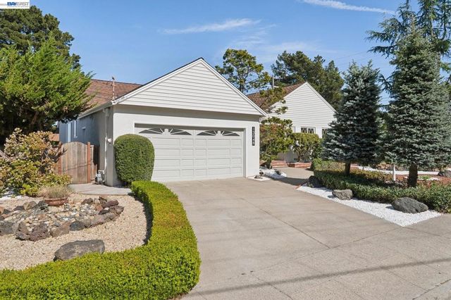 13048 Brookpark Rd, Oakland, CA 94619