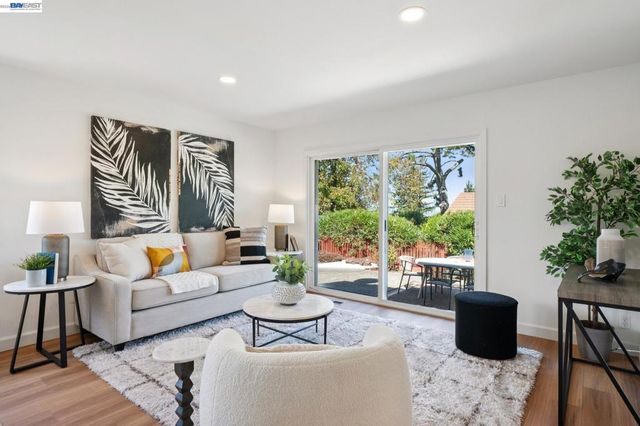 13048 Brookpark Rd, Oakland, CA 94619