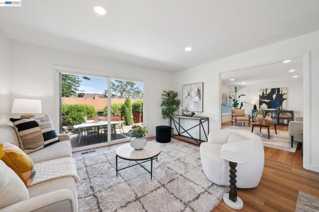 13048 Brookpark Rd, Oakland, CA 94619