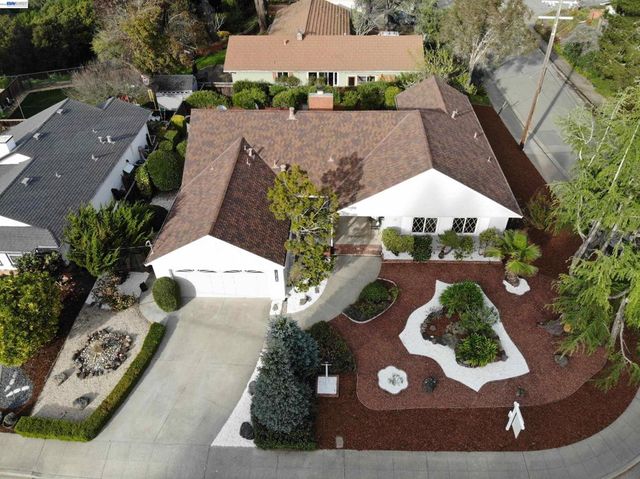 13048 Brookpark Rd, Oakland, CA 94619