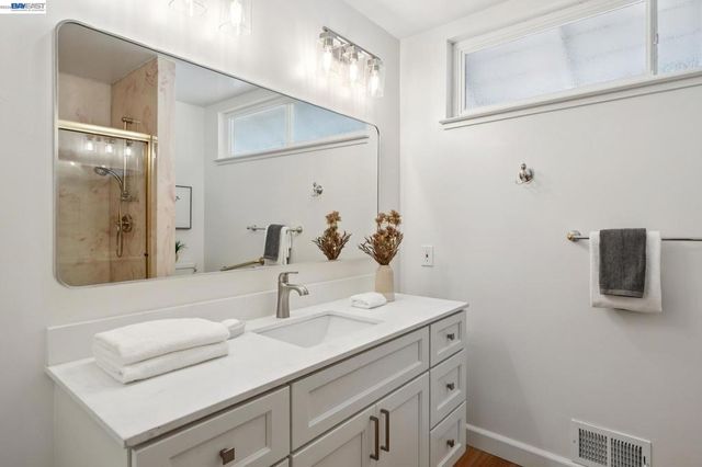 13048 Brookpark Rd, Oakland, CA 94619