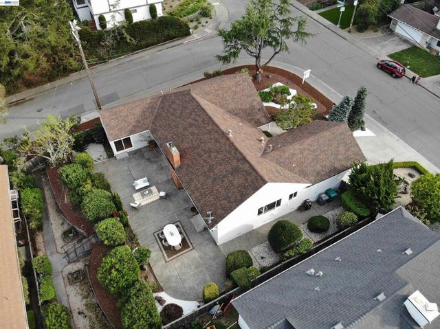 13048 Brookpark Rd, Oakland, CA 94619