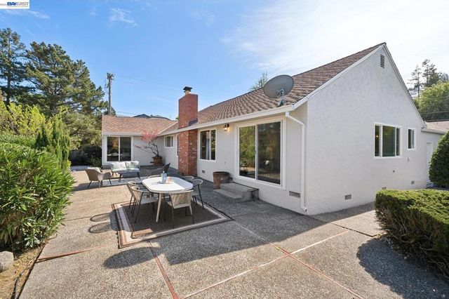 13048 Brookpark Rd, Oakland, CA 94619