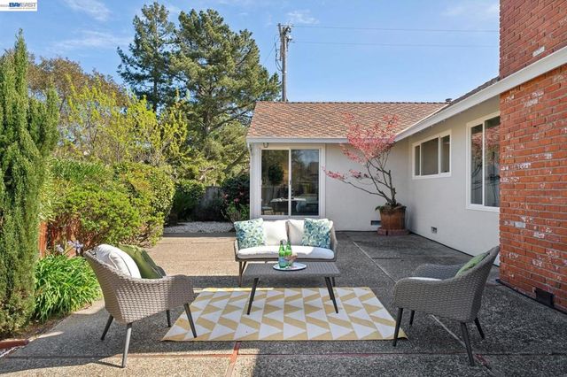 13048 Brookpark Rd, Oakland, CA 94619