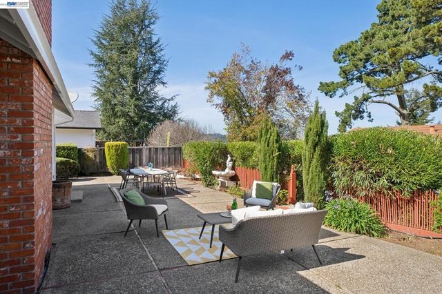 13048 Brookpark Rd, Oakland, CA 94619