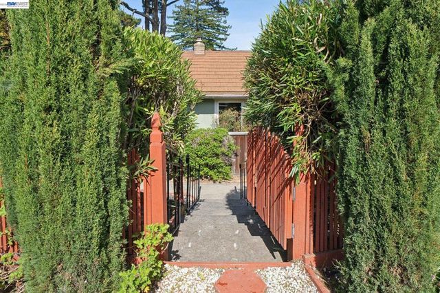 13048 Brookpark Rd, Oakland, CA 94619