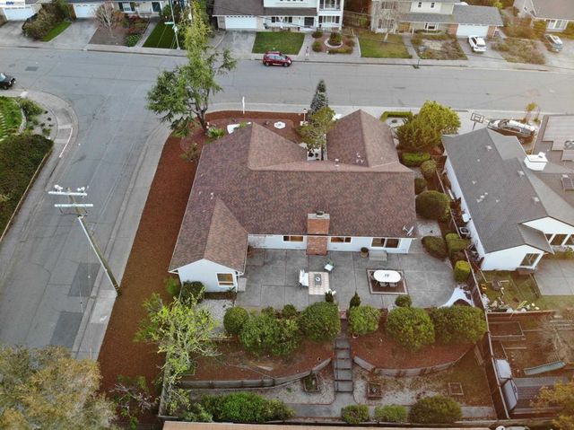 13048 Brookpark Rd, Oakland, CA 94619