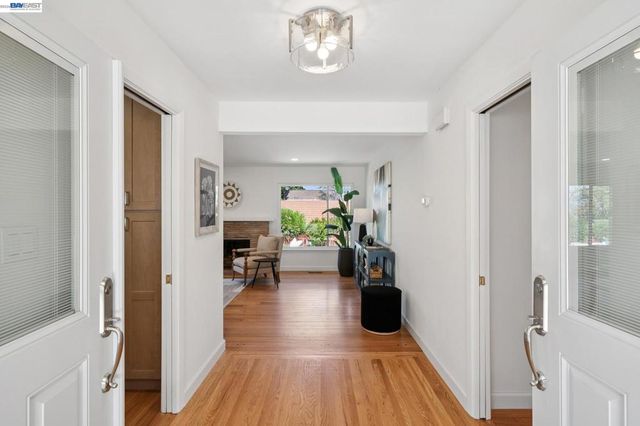 13048 Brookpark Rd, Oakland, CA 94619