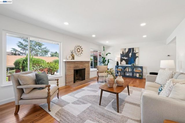 13048 Brookpark Rd, Oakland, CA 94619