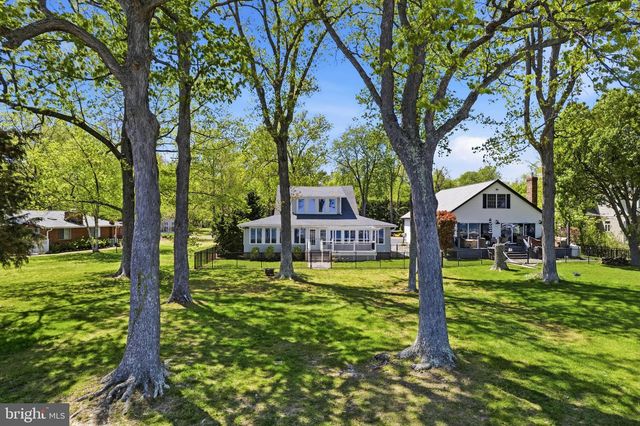 890 LINDEN AVE, North Beach, MD 20714