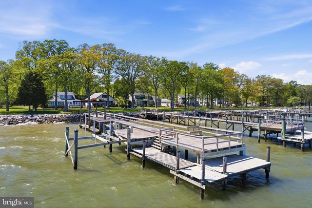 890 LINDEN AVE, North Beach, MD 20714